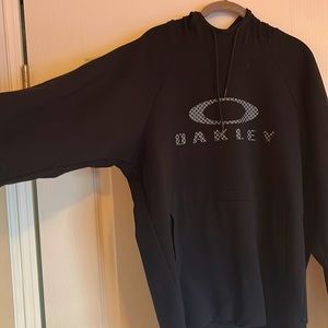 Men's Oakley Sweatshirt/Hoodie.  Like new.  Worn one time!